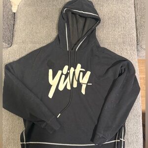 YITTY Cropped Hoodie